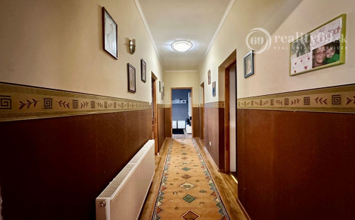 MAĎARSKO - HIDASNÉMETI - VEĽMI PEKNÝ 6 IZBOVÝ BUNGALOV S GARÁŽOU