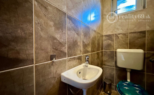 MAĎARSKO - HIDASNÉMETI - VEĽMI PEKNÝ 6 IZBOVÝ BUNGALOV S GARÁŽOU