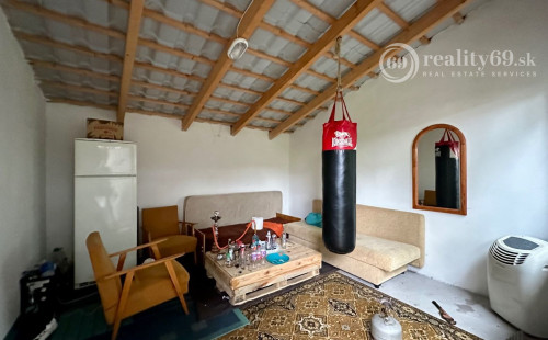 MAĎARSKO - HIDASNÉMETI - VEĽMI PEKNÝ 6 IZBOVÝ BUNGALOV S GARÁŽOU