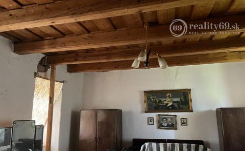 MAĎARSKO - KOMJÁTI PEKNÝ 2 IZBOVÝ RD S VEĽKÝM POZEMKOM.