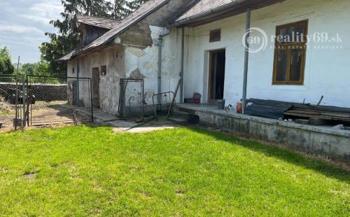 MAĎARSKO - KOMJÁTI PEKNÝ 2 IZBOVÝ RD S VEĽKÝM POZEMKOM.