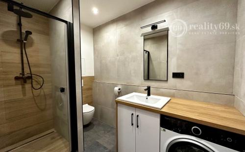 NOVÁ CENA - JUH - PALÁRIKOVA - 1.5 IZBOVÝ SUPER MODERNÝ BYT 35 M2, 1X LODŽIA, KLIMATIZÁCIA, PRÁČKA