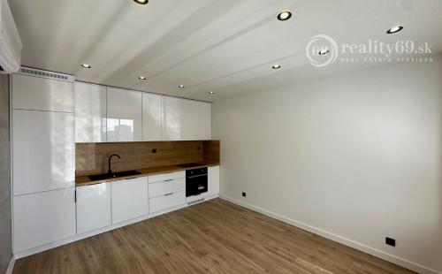 NOVÁ CENA - JUH - PALÁRIKOVA - 1.5 IZBOVÝ SUPER MODERNÝ BYT 35 M2, 1X LODŽIA, KLIMATIZÁCIA, PRÁČKA