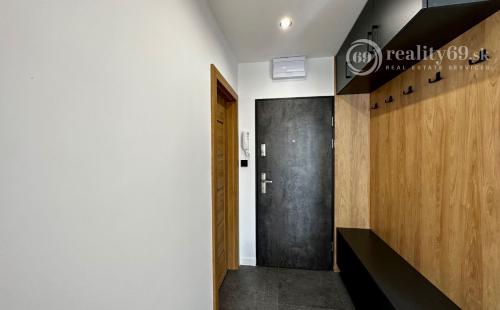 NOVÁ CENA - JUH - PALÁRIKOVA - 1.5 IZBOVÝ SUPER MODERNÝ BYT 35 M2, 1X LODŽIA, KLIMATIZÁCIA, PRÁČKA