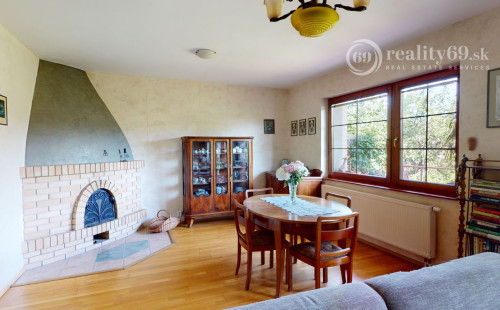 REZERVOVANÉ - KOŠICE - ZÁPAD KREMNICKÁ POSCHODOVÝ 5 IZBOVÝ RD, GARÁŽ, POZEMOK 328 M2.