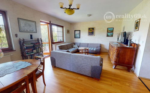 REZERVOVANÉ - KOŠICE - ZÁPAD KREMNICKÁ POSCHODOVÝ 5 IZBOVÝ RD, GARÁŽ, POZEMOK 328 M2.