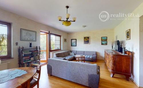 REZERVOVANÉ - KOŠICE - ZÁPAD KREMNICKÁ POSCHODOVÝ 5 IZBOVÝ RD, GARÁŽ, POZEMOK 328 M2.