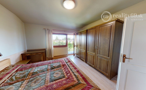 REZERVOVANÉ - KOŠICE - ZÁPAD KREMNICKÁ POSCHODOVÝ 5 IZBOVÝ RD, GARÁŽ, POZEMOK 328 M2.