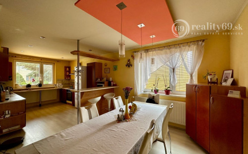 ŽDAŇA - PEKNÝ POSCHODOVÝ 5 IZBOVÝ RD, POZEMOK 790 M2.