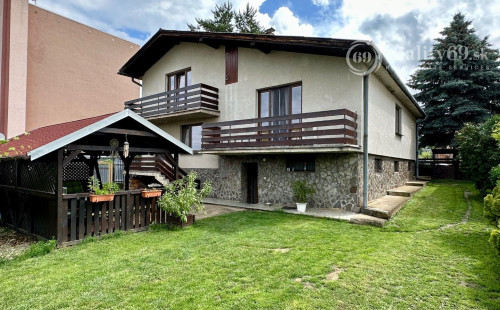 ŽDAŇA - PEKNÝ POSCHODOVÝ 5 IZBOVÝ RD, POZEMOK 790 M2.