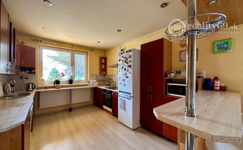 ŽDAŇA - PEKNÝ POSCHODOVÝ 5 IZBOVÝ RD, POZEMOK 790 M2.