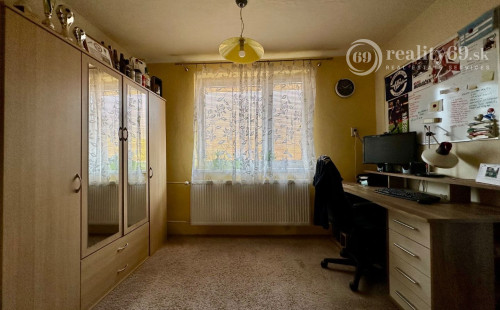 ŽDAŇA - PEKNÝ POSCHODOVÝ 5 IZBOVÝ RD, POZEMOK 790 M2.