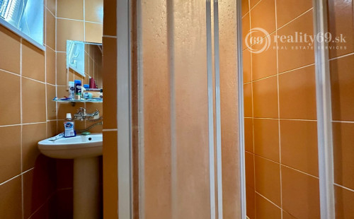 ŽDAŇA - PEKNÝ POSCHODOVÝ 5 IZBOVÝ RD, POZEMOK 790 M2.