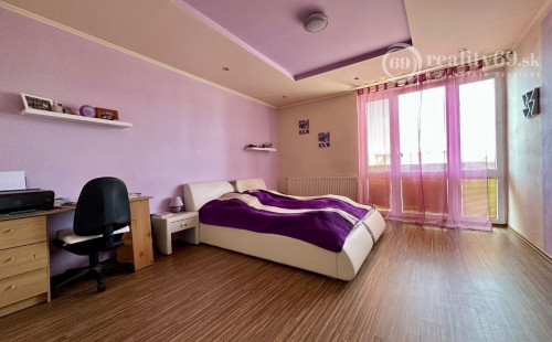 ŽDAŇA - PEKNÝ POSCHODOVÝ 5 IZBOVÝ RD, POZEMOK 790 M2.