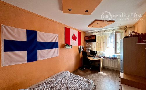 ŽDAŇA - PEKNÝ POSCHODOVÝ 5 IZBOVÝ RD, POZEMOK 790 M2.