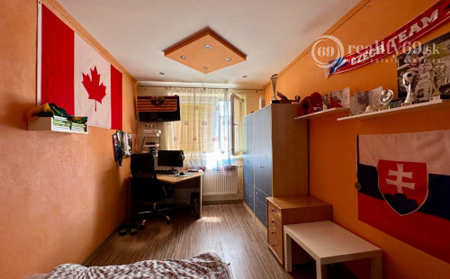 ŽDAŇA - PEKNÝ POSCHODOVÝ 5 IZBOVÝ RD, POZEMOK 790 M2.