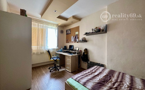 ŽDAŇA - PEKNÝ POSCHODOVÝ 5 IZBOVÝ RD, POZEMOK 790 M2.