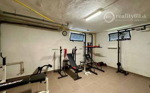 ŽDAŇA - PEKNÝ POSCHODOVÝ 5 IZBOVÝ RD, POZEMOK 790 M2.