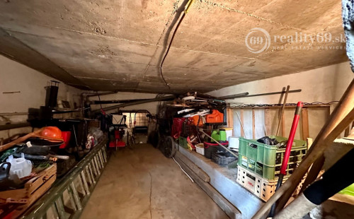 ŽDAŇA - PEKNÝ POSCHODOVÝ 5 IZBOVÝ RD, POZEMOK 790 M2.