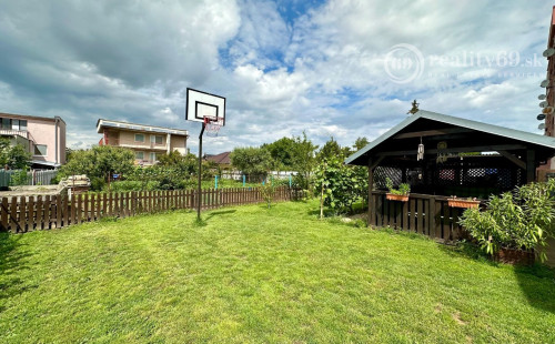 ŽDAŇA - PEKNÝ POSCHODOVÝ 5 IZBOVÝ RD, POZEMOK 790 M2.