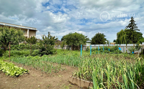 ŽDAŇA - PEKNÝ POSCHODOVÝ 5 IZBOVÝ RD, POZEMOK 790 M2.