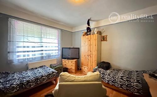 MAĎARSKO - HOLLÓHÁZA 5 IZBOVÝ DVOJGENERAČNÝ RD  BEZ NUTNOSTI REKONŠTRUKCIE.