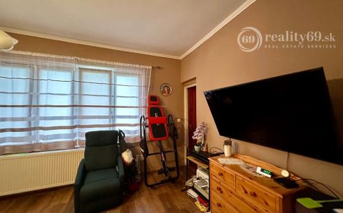 MAĎARSKO - HOLLÓHÁZA 5 IZBOVÝ DVOJGENERAČNÝ RD  BEZ NUTNOSTI REKONŠTRUKCIE.