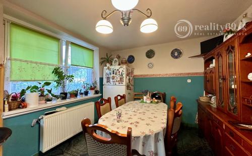 MAĎARSKO - HOLLÓHÁZA 5 IZBOVÝ DVOJGENERAČNÝ RD  BEZ NUTNOSTI REKONŠTRUKCIE.