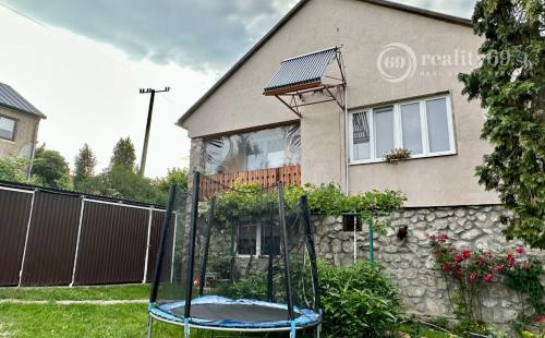 MAĎARSKO - HOLLÓHÁZA 5 IZBOVÝ DVOJGENERAČNÝ RD  BEZ NUTNOSTI REKONŠTRUKCIE.