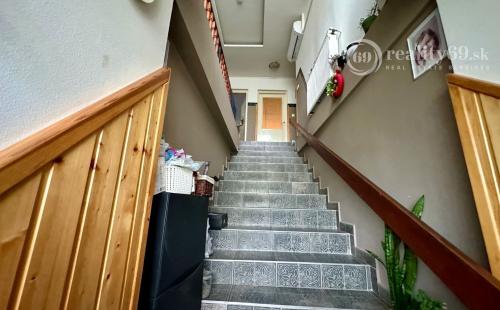 MAĎARSKO - HOLLÓHÁZA 5 IZBOVÝ DVOJGENERAČNÝ RD  BEZ NUTNOSTI REKONŠTRUKCIE.