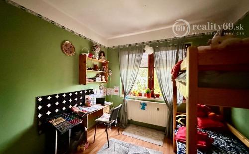 MAĎARSKO - HOLLÓHÁZA 5 IZBOVÝ DVOJGENERAČNÝ RD  BEZ NUTNOSTI REKONŠTRUKCIE.