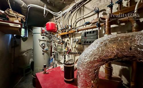 MAĎARSKO - HOLLÓHÁZA 5 IZBOVÝ DVOJGENERAČNÝ RD  BEZ NUTNOSTI REKONŠTRUKCIE.