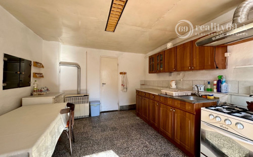 MAĎARSKO - INÁNCS 5 IZBOVÝ POSCHODOVÝ RD, HOSŤOVSKÝ DOM S PRÍSTAVBOU, POZEMOK 2880 M2.