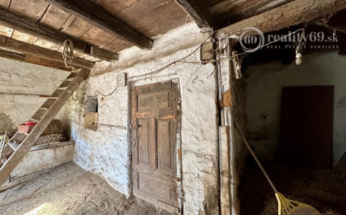 MAĎARSKO - INÁNCS 5 IZBOVÝ POSCHODOVÝ RD, HOSŤOVSKÝ DOM S PRÍSTAVBOU, POZEMOK 2880 M2.