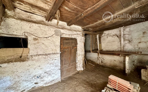 MAĎARSKO - INÁNCS 5 IZBOVÝ POSCHODOVÝ RD, HOSŤOVSKÝ DOM S PRÍSTAVBOU, POZEMOK 2880 M2.