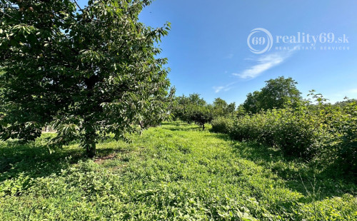 MAĎARSKO - INÁNCS 5 IZBOVÝ POSCHODOVÝ RD, HOSŤOVSKÝ DOM S PRÍSTAVBOU, POZEMOK 2880 M2.