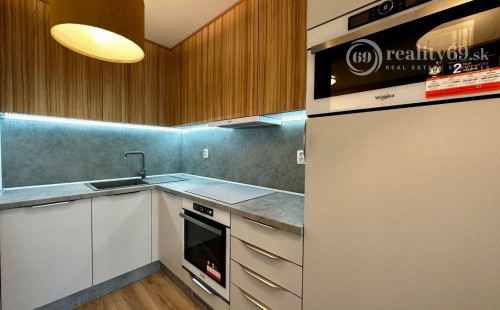 STARÉ MESTO - BELLOVA 1,5 IZBOVÝ BYT 41 M2, ZARIADENÝ S LODŽIOU.