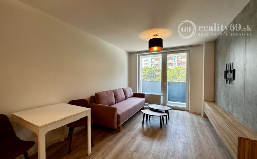 STARÉ MESTO - BELLOVA 1,5 IZBOVÝ BYT 41 M2, ZARIADENÝ S LODŽIOU.