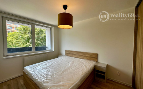 STARÉ MESTO - BELLOVA 1,5 IZBOVÝ BYT 41 M2, ZARIADENÝ S LODŽIOU.