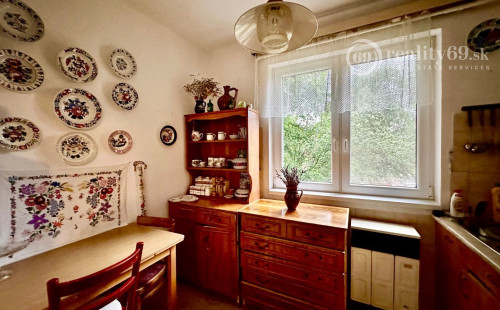 MAĎARSKO - ENCS TEHLOVÝ BYT 56 M2 S BALKÓNOM.