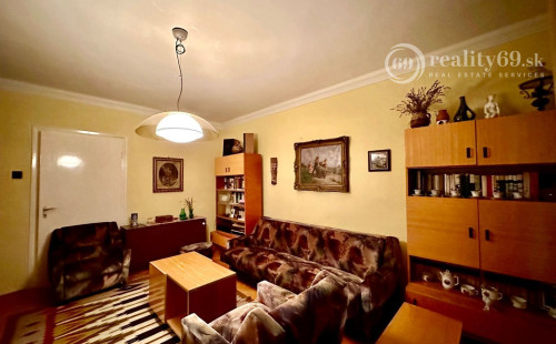 MAĎARSKO - ENCS TEHLOVÝ BYT 56 M2 S BALKÓNOM.