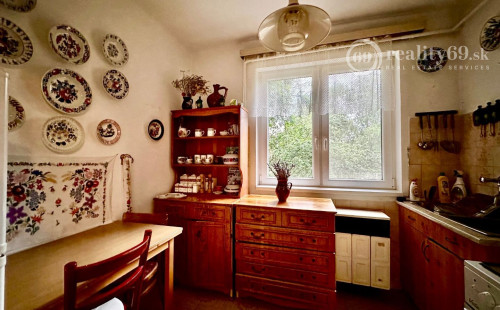 MAĎARSKO - ENCS TEHLOVÝ BYT 56 M2 S BALKÓNOM.