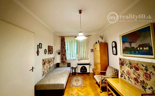 MAĎARSKO - ENCS TEHLOVÝ BYT 56 M2 S BALKÓNOM.