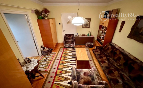 MAĎARSKO - ENCS TEHLOVÝ BYT 56 M2 S BALKÓNOM.