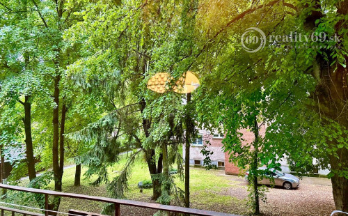 MAĎARSKO - ENCS TEHLOVÝ BYT 56 M2 S BALKÓNOM.