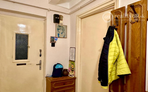 MAĎARSKO - ENCS TEHLOVÝ BYT 56 M2 S BALKÓNOM.