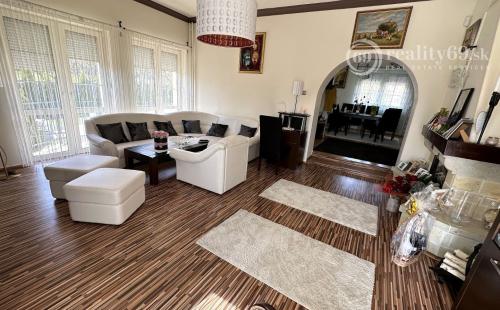 MAĎARSKO - FORRÓ - VEĽMI PEKNÝ 6 IZBOVÝ DOM PO KOMPLETNEJ REKONŠTRUKCII S GARÁŽOU