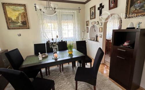 MAĎARSKO - FORRÓ - VEĽMI PEKNÝ 6 IZBOVÝ DOM PO KOMPLETNEJ REKONŠTRUKCII S GARÁŽOU