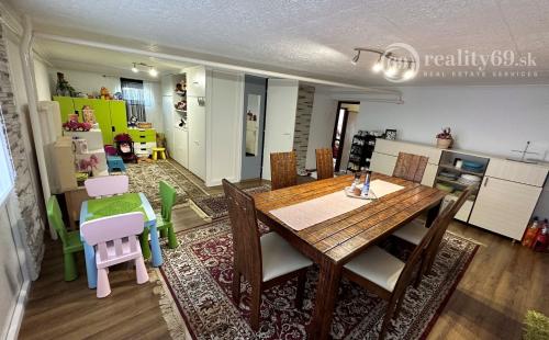 MAĎARSKO - FORRÓ - VEĽMI PEKNÝ 6 IZBOVÝ DOM PO KOMPLETNEJ REKONŠTRUKCII S GARÁŽOU