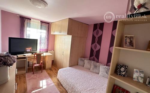 MAĎARSKO - FORRÓ - VEĽMI PEKNÝ 6 IZBOVÝ DOM PO KOMPLETNEJ REKONŠTRUKCII S GARÁŽOU